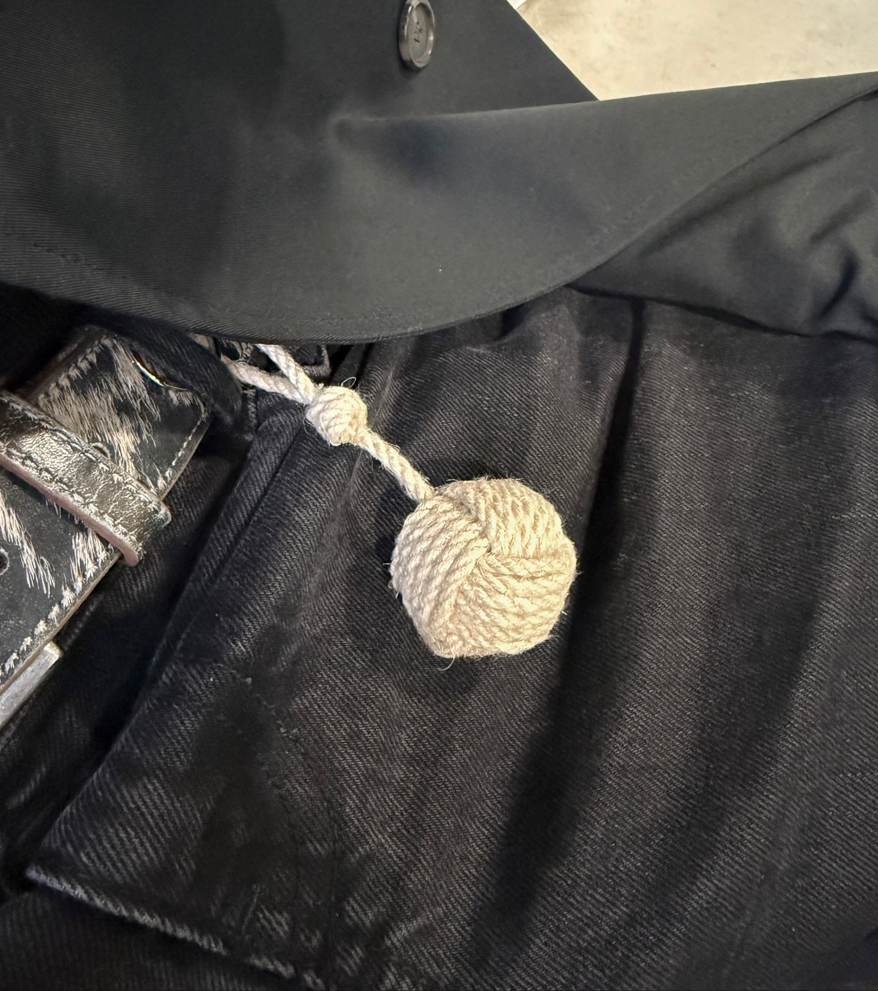 Porte-clés en corde naturelle, nœud marin minimaliste, accessoire aesthetic tendance et intemporel, objet déco lifestyle inspiré Pinterest.